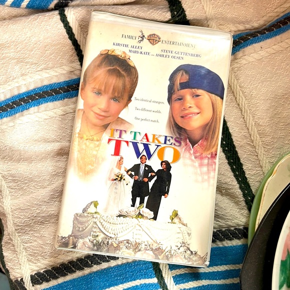 1995 It Takes Two VHS Mary-Kate & Ashley Olsen vintage videocassette - Picture 1 of 4